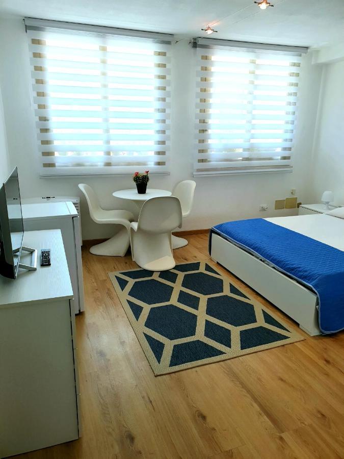 Central City Rooms Олбия Екстериор снимка