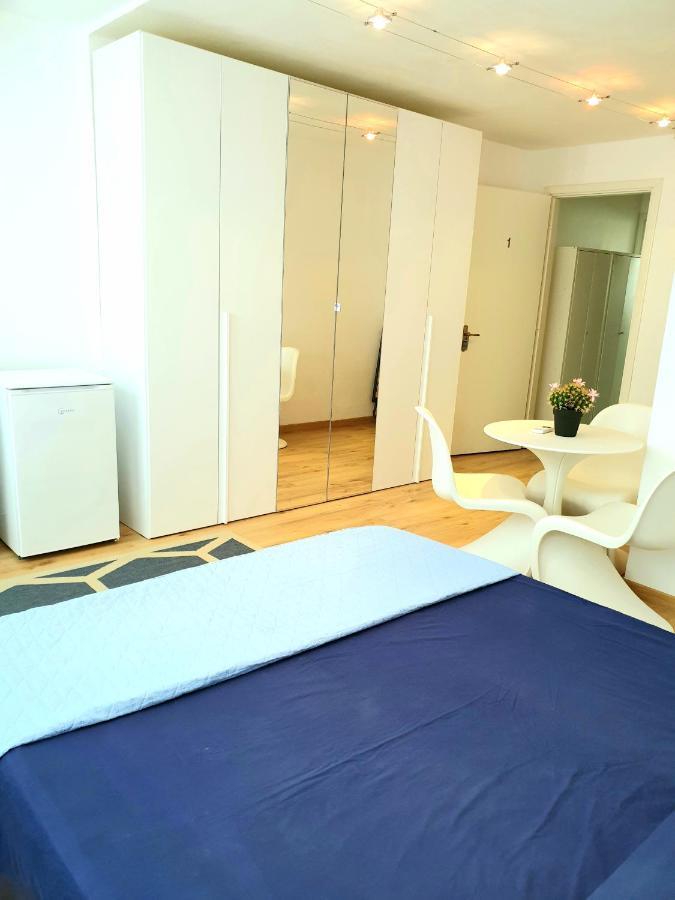 Central City Rooms Олбия Екстериор снимка
